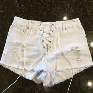 US M Lace Up White Jean Shorts